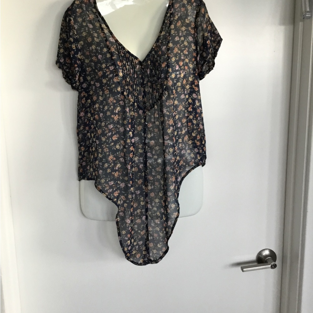 Maine Blue Floral Short Sleeve Blouse Size Small $25